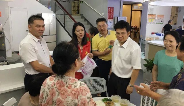 贯彻落实养生结合理念， 黄石社区居家养老中心获广州市民政局局长肯