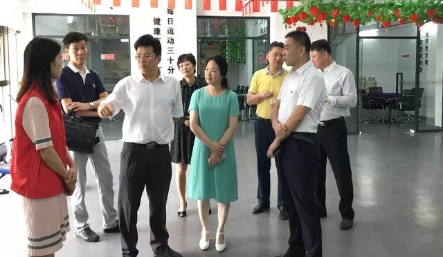 贯彻落实养生结合理念， 黄石社区居家养老中心获广州市民政局局长肯