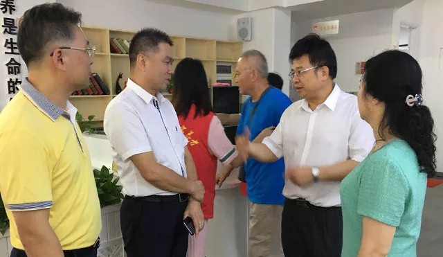 贯彻落实养生结合理念， 黄石社区居家养老中心获广州市民政局局长肯