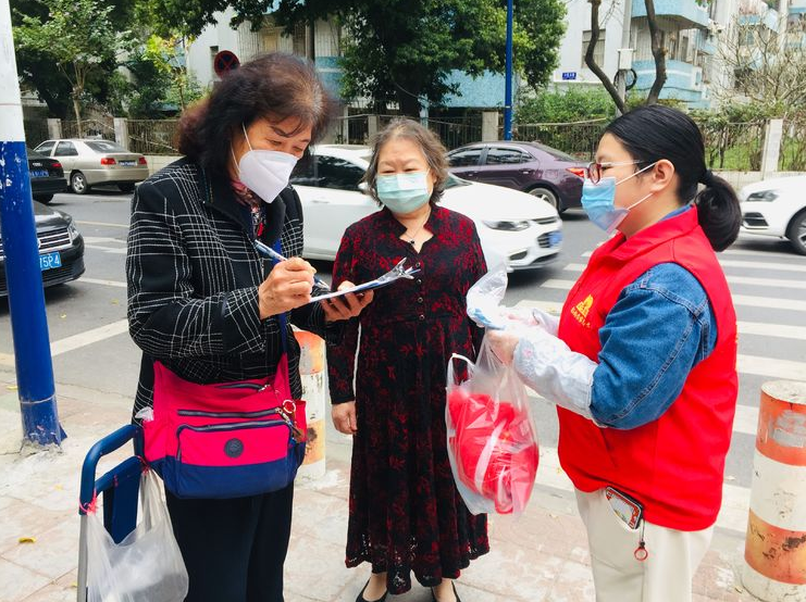“疫情无情，黄石街居养送温情”活动